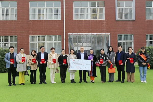 【綠地茵茵，情暖校園】威龍公司參與濰城實(shí)驗(yàn)小學(xué)捐款活動(dòng)